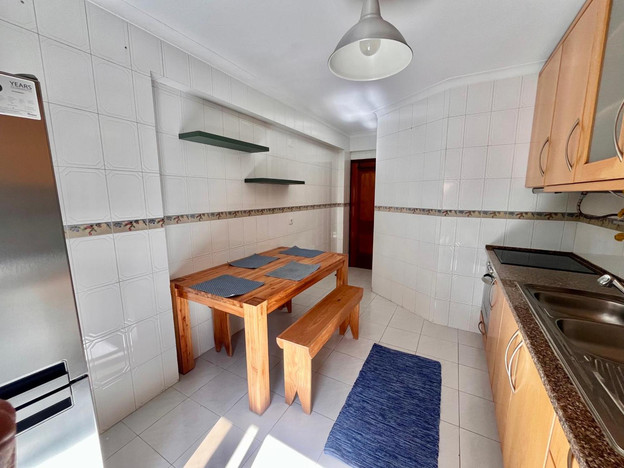 Quarto Boa Localizacao Com Cozinha E Casa De Banho Apartment Caparica Exterior photo