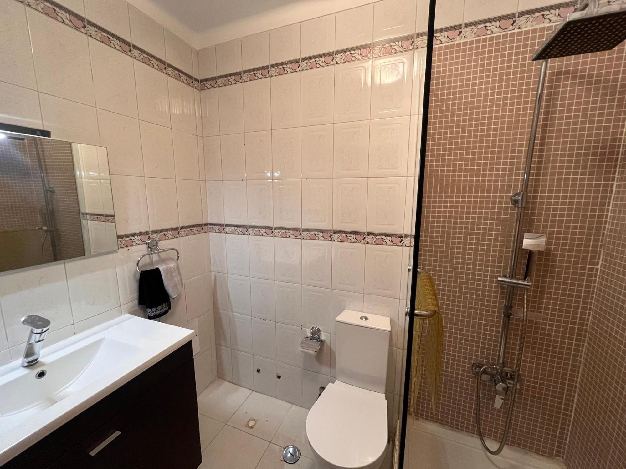 Quarto Boa Localizacao Com Cozinha E Casa De Banho Apartment Caparica Exterior photo