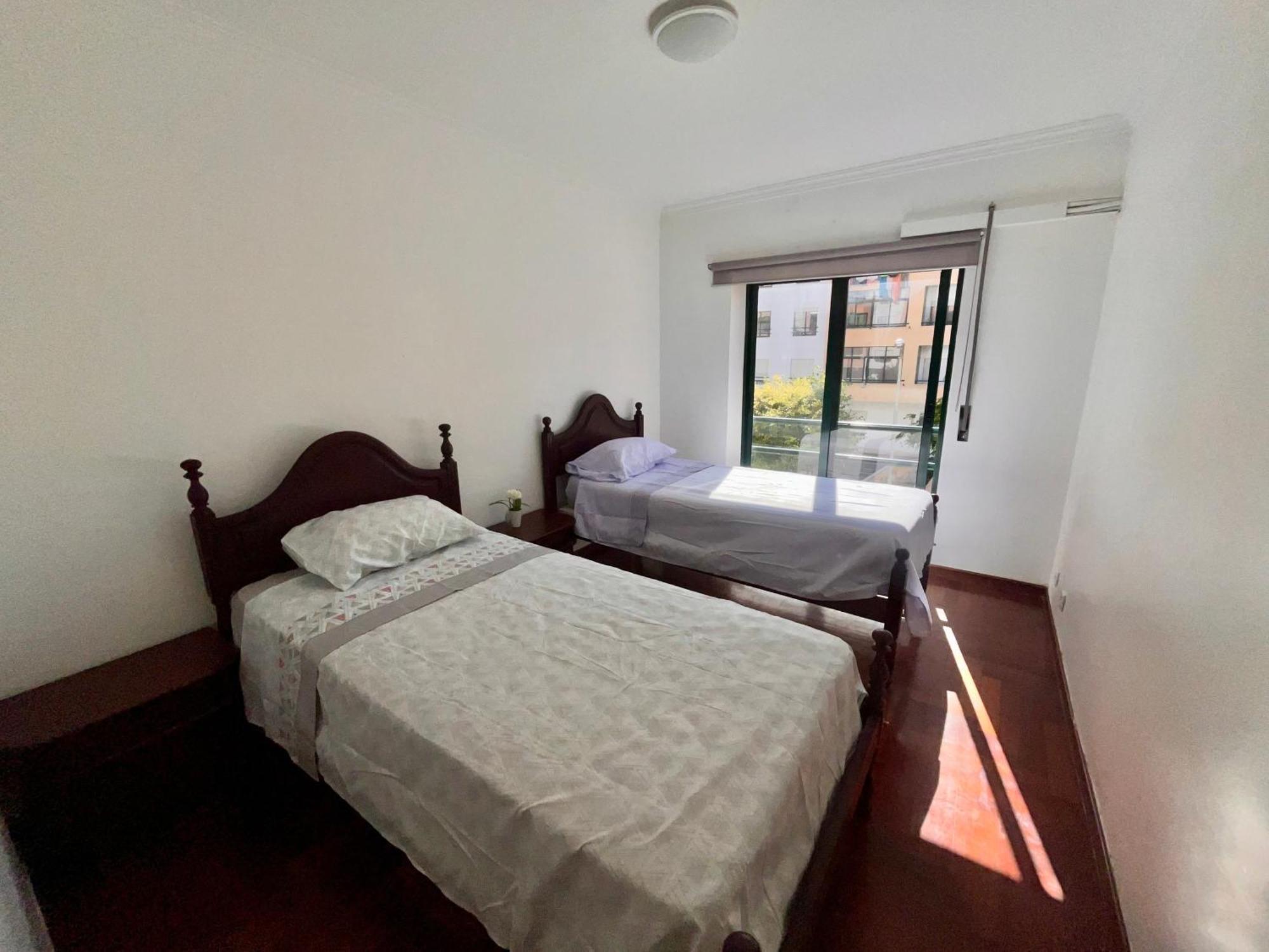 Quarto Boa Localizacao Com Cozinha E Casa De Banho Apartment Caparica Exterior photo