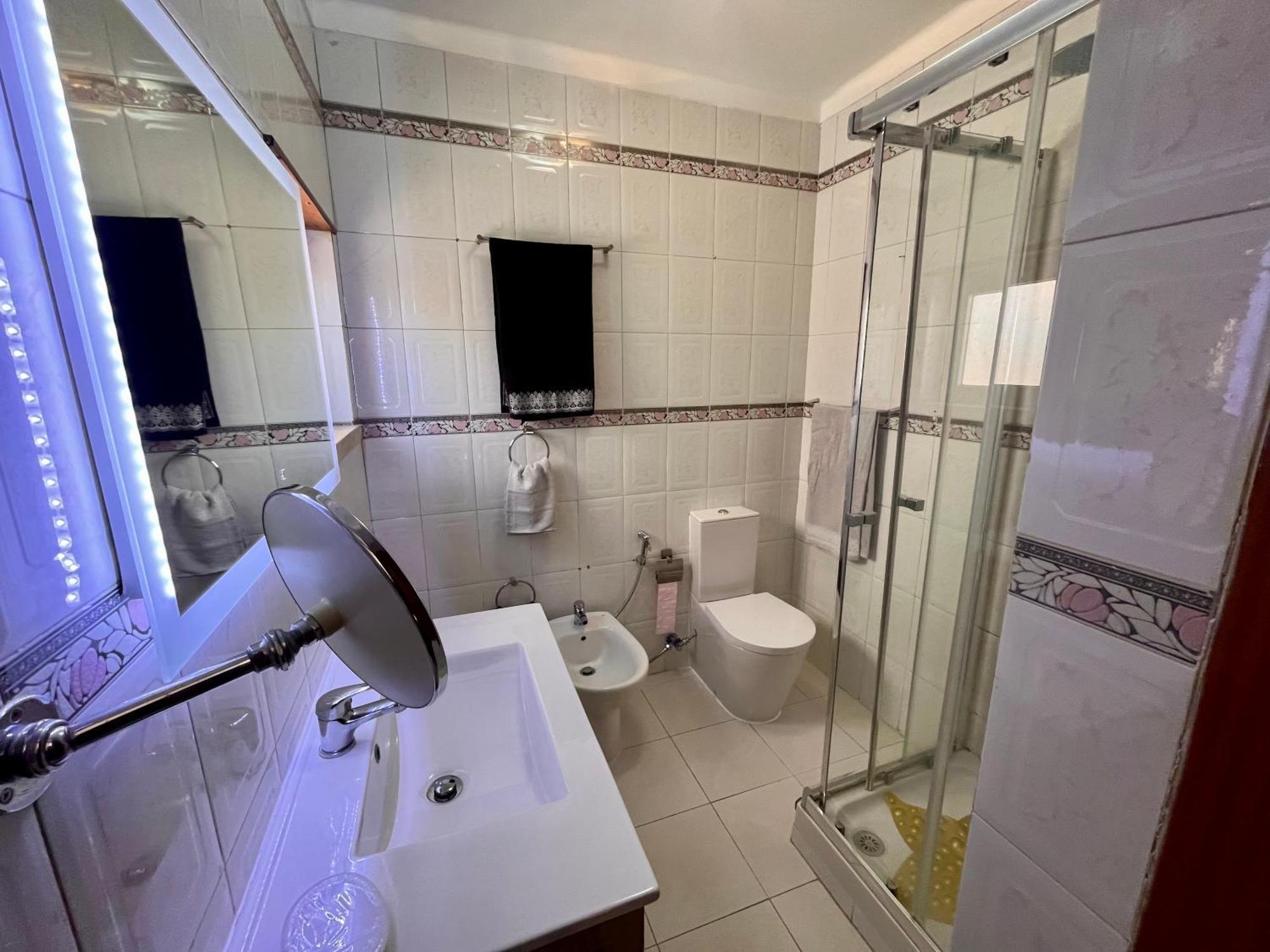 Quarto Boa Localizacao Com Cozinha E Casa De Banho Apartment Caparica Exterior photo