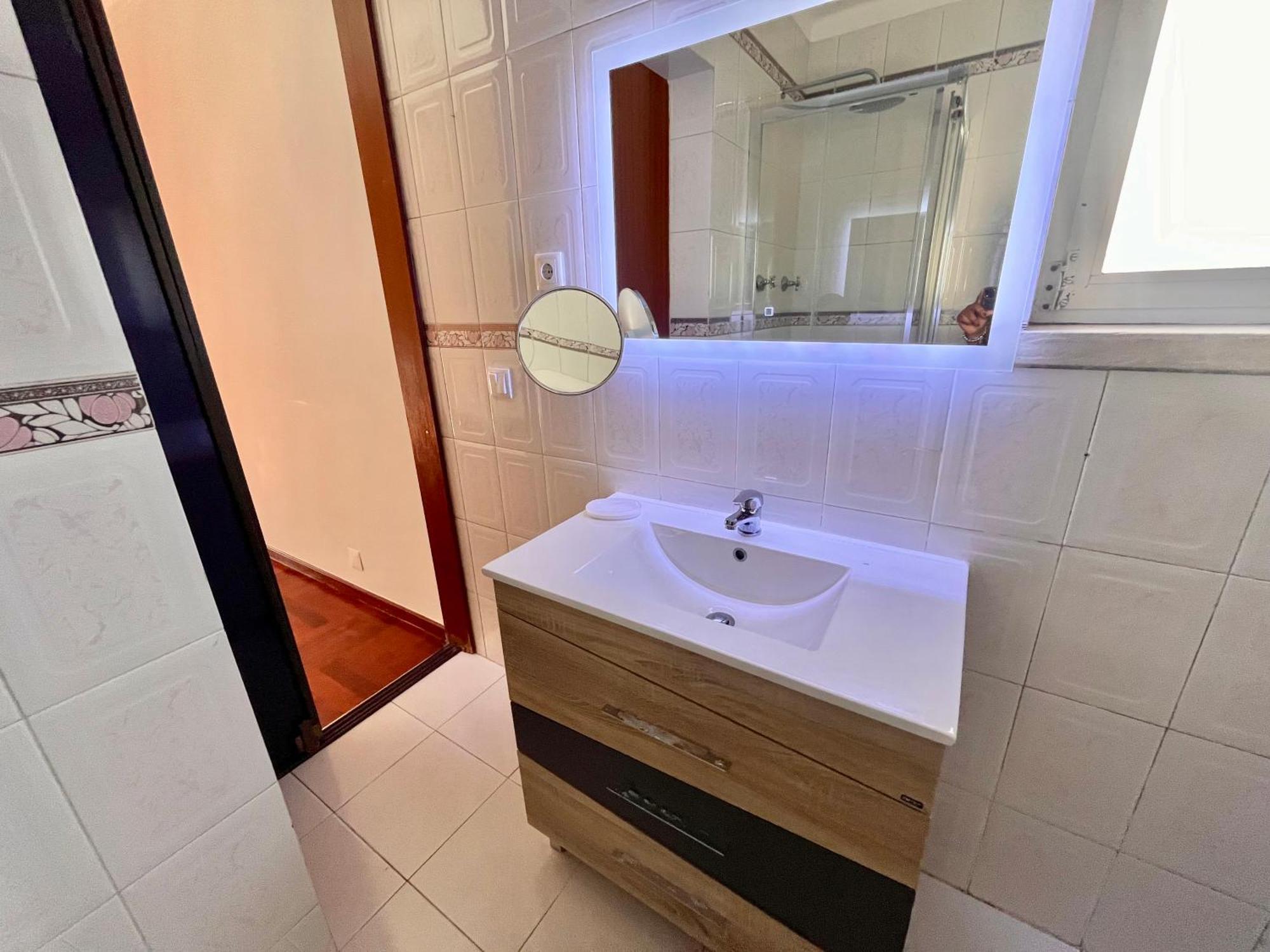 Quarto Boa Localizacao Com Cozinha E Casa De Banho Apartment Caparica Exterior photo