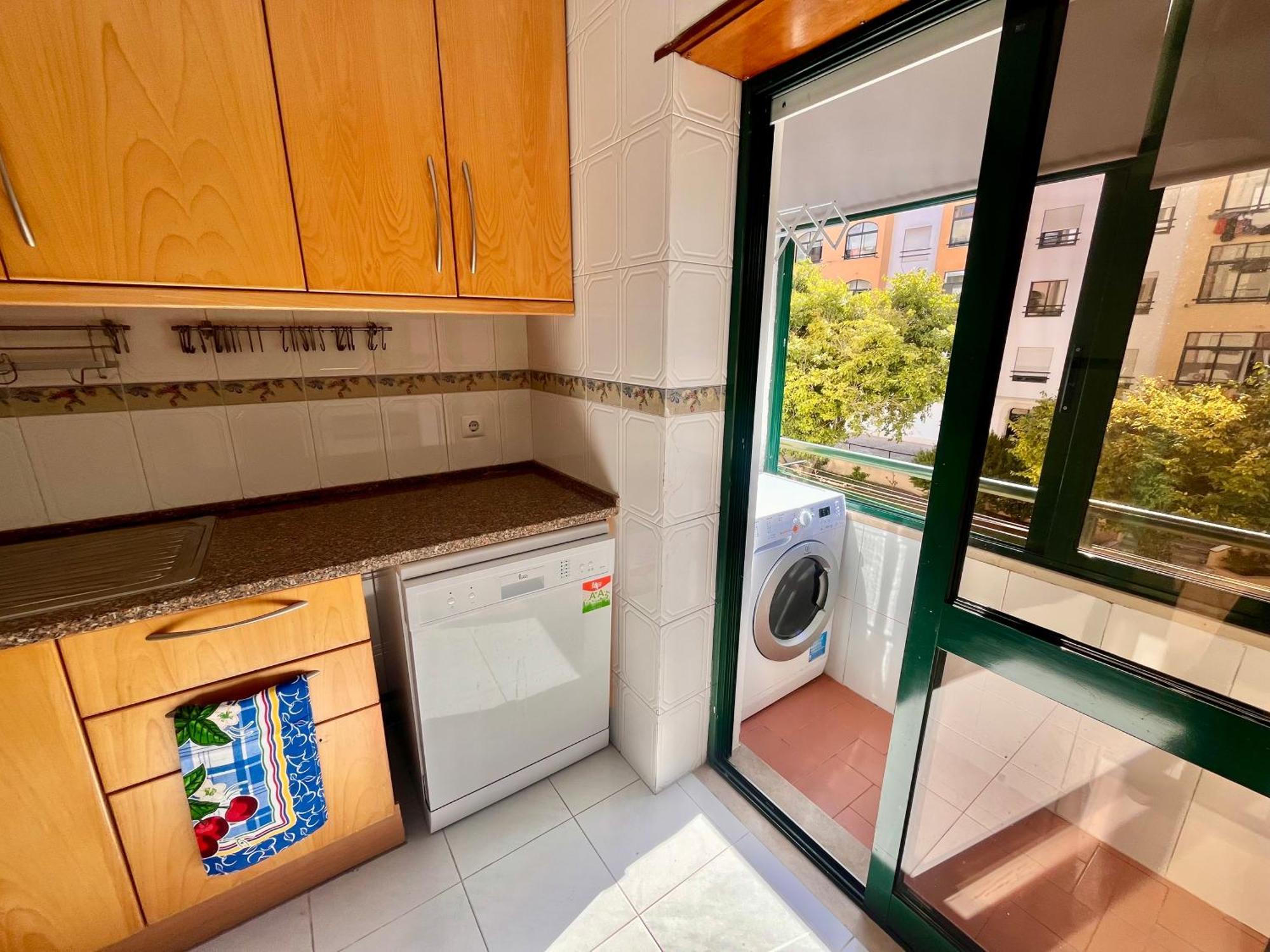 Quarto Boa Localizacao Com Cozinha E Casa De Banho Apartment Caparica Exterior photo